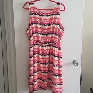 Zig zag printed dress w/ belt